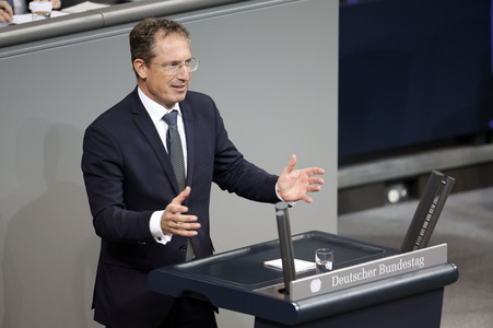 76. Sitzung des Deutschen Bundestages in Berlin