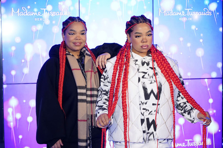 Enthüllung der Wachsfigur von Zoe Wees in Berlin