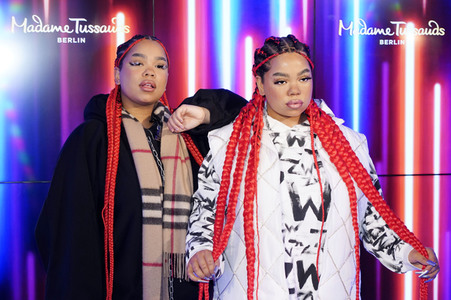 Enthüllung der Wachsfigur von Zoe Wees in Berlin
