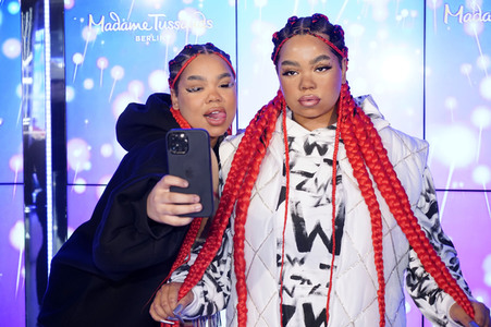 Enthüllung der Wachsfigur von Zoe Wees in Berlin