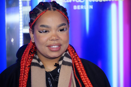 Enthüllung der Wachsfigur von Zoe Wees in Berlin