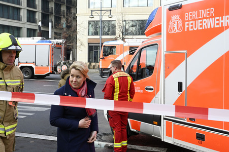 Explosion des Aquadom im Sealife Berlin