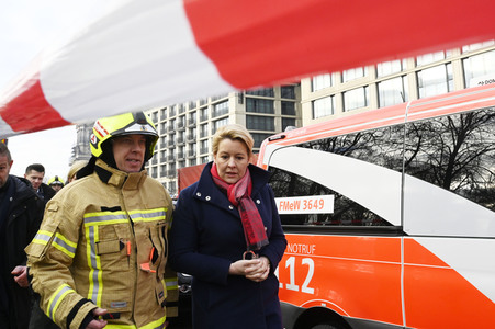 Explosion des Aquadom im Sealife Berlin