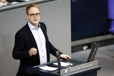 77. Sitzung des Deutschen Bundestages in Berlin