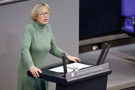 77. Sitzung des Deutschen Bundestages in Berlin