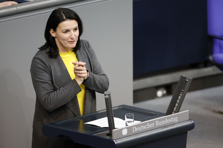 77. Sitzung des Deutschen Bundestages in Berlin