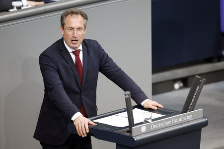 77. Sitzung des Deutschen Bundestages in Berlin