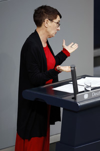 77. Sitzung des Deutschen Bundestages in Berlin