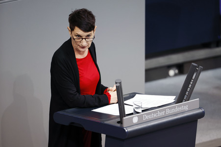 77. Sitzung des Deutschen Bundestages in Berlin