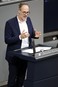 77. Sitzung des Deutschen Bundestages in Berlin