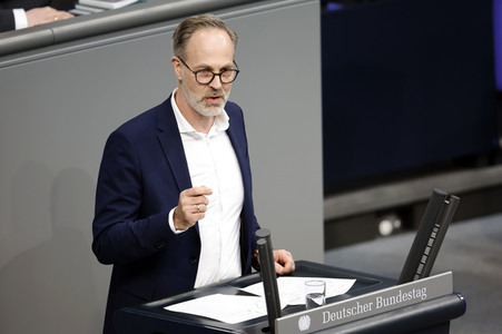 77. Sitzung des Deutschen Bundestages in Berlin