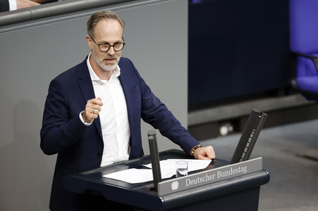 77. Sitzung des Deutschen Bundestages in Berlin