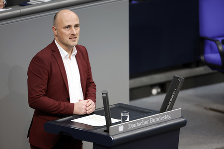 77. Sitzung des Deutschen Bundestages in Berlin