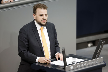 77. Sitzung des Deutschen Bundestages in Berlin