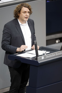 77. Sitzung des Deutschen Bundestages in Berlin