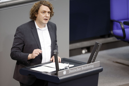 77. Sitzung des Deutschen Bundestages in Berlin