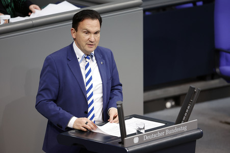 77. Sitzung des Deutschen Bundestages in Berlin