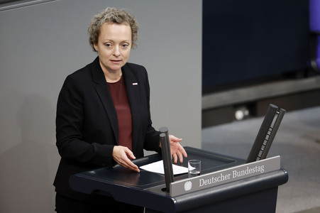 77. Sitzung des Deutschen Bundestages in Berlin