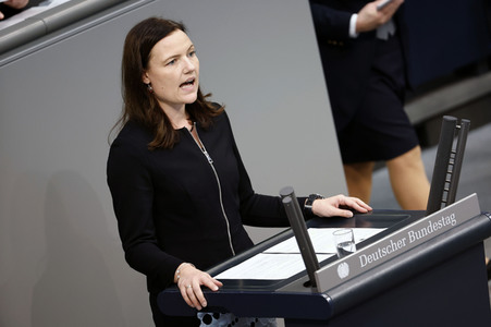 77. Sitzung des Deutschen Bundestages in Berlin