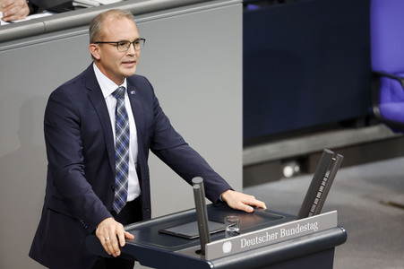 77. Sitzung des Deutschen Bundestages in Berlin