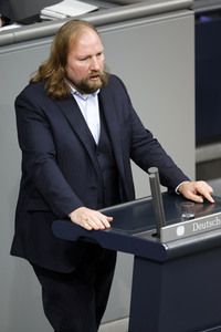 77. Sitzung des Deutschen Bundestages in Berlin