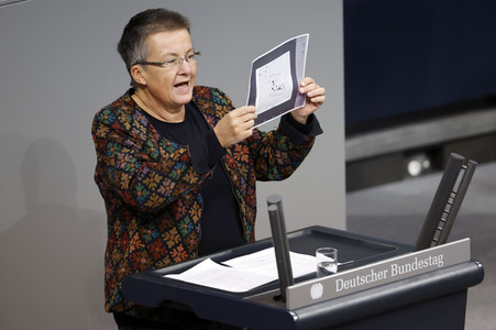 77. Sitzung des Deutschen Bundestages in Berlin