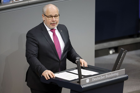 77. Sitzung des Deutschen Bundestages in Berlin