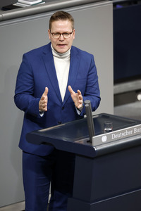 77. Sitzung des Deutschen Bundestages in Berlin