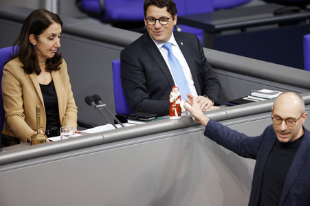 77. Sitzung des Deutschen Bundestages in Berlin
