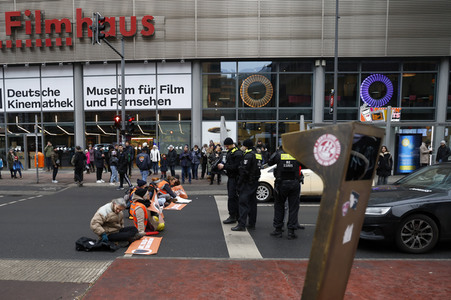 Protestaktion der sogenannten Klima-Kleber in Berlin