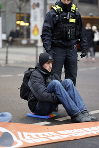 Protestaktion der sogenannten Klima-Kleber in Berlin