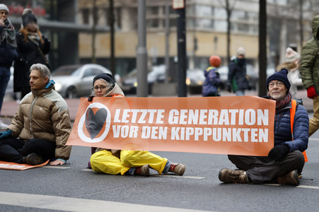 Protestaktion der sogenannten Klima-Kleber in Berlin