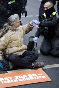 Protestaktion der sogenannten Klima-Kleber in Berlin