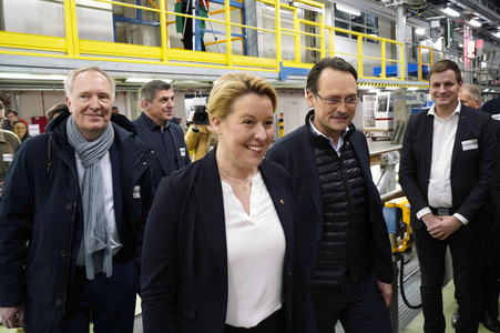 Eröffnung der erweiterten Halle im ICE-Werk Rummelsburg in Berlin