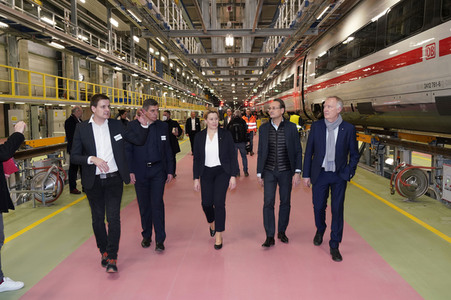 Eröffnung der erweiterten Halle im ICE-Werk Rummelsburg in Berlin