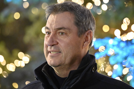 Markus Söder besucht den Christkindlesmarkt in Nürnberg