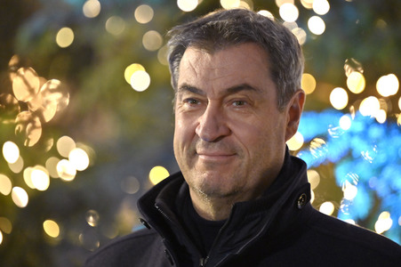 Markus Söder besucht den Christkindlesmarkt in Nürnberg