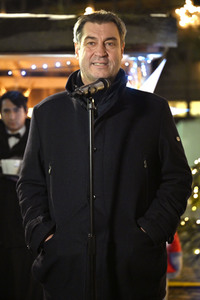 Markus Söder besucht den Christkindlesmarkt in Nürnberg