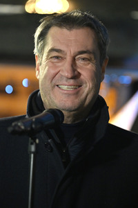 Markus Söder besucht den Christkindlesmarkt in Nürnberg