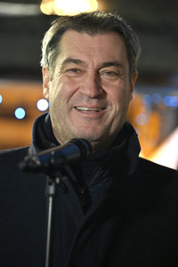 Markus Söder besucht den Christkindlesmarkt in Nürnberg