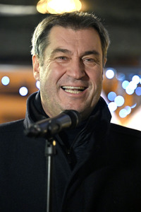 Markus Söder besucht den Christkindlesmarkt in Nürnberg