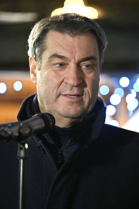 Markus Söder besucht den Christkindlesmarkt in Nürnberg
