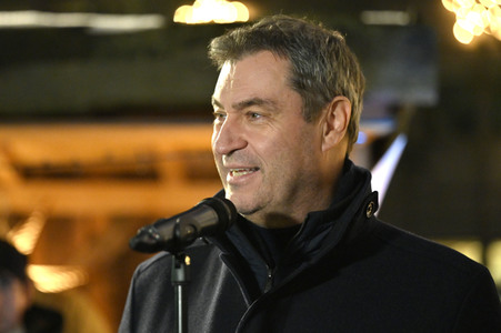 Markus Söder besucht den Christkindlesmarkt in Nürnberg