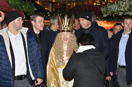 Markus Söder besucht den Christkindlesmarkt in Nürnberg