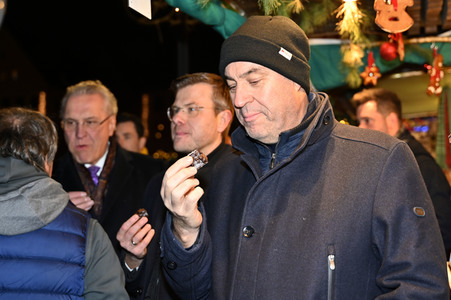 Markus Söder besucht den Christkindlesmarkt in Nürnberg