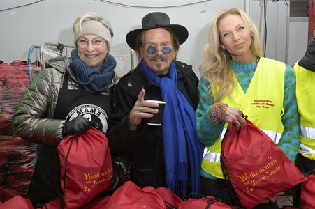 Frank Zander und Prominente unterstützen Caritas-Foodtruck in Berlin