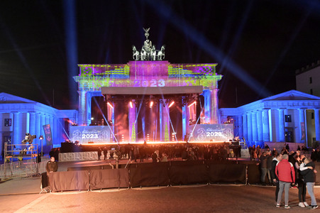 Silvestershow 'Celebrate at the Gate - Willkommen 2023' in Berlin