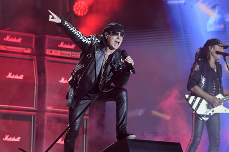 Silvestershow 'Celebrate at the Gate - Willkommen 2023' in Berlin