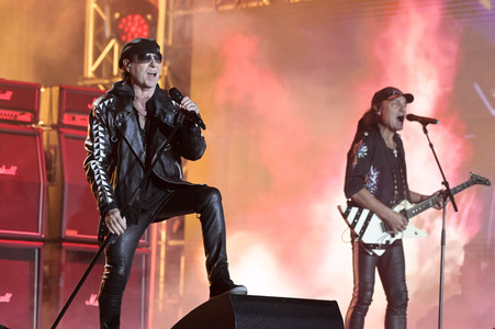 Silvestershow 'Celebrate at the Gate - Willkommen 2023' in Berlin