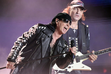 Silvestershow 'Celebrate at the Gate - Willkommen 2023' in Berlin